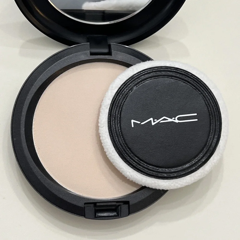 MAC - BLOT POWDER/PRESSED - LIGHT (NIB)